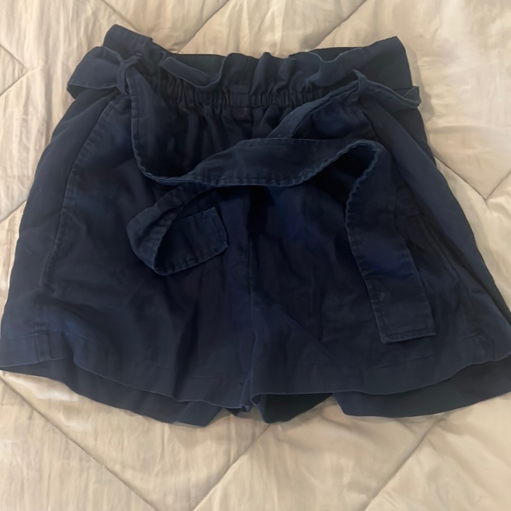 EUC Aritzia Wilfred linen shorts